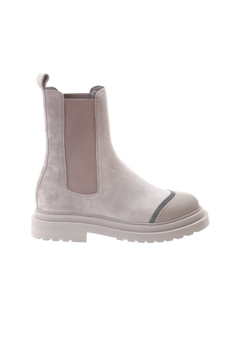 Shop BRUNELLO CUCINELLI  Stivaletto: Brunello Cucinelli chelsea Boots in camoscio e vitello con monile.
Fodera in pelle.
Suola in micro leggero.
Battistrada in gomma TPU.
Inserti elastici laterali per favorire il comfort.
Decorazione in monile Nickel-free.
Composizione: 100% pelle.
Fabbricato in Italia.. MZSFG2510-C8767